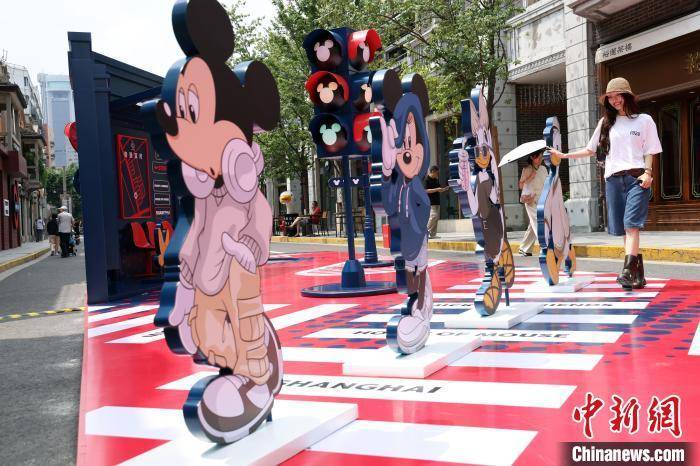 上海石库门街区“奇聚派对”吸引民众