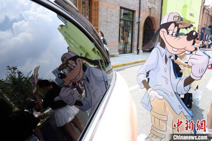 上海石库门街区“奇聚派对”吸引民众