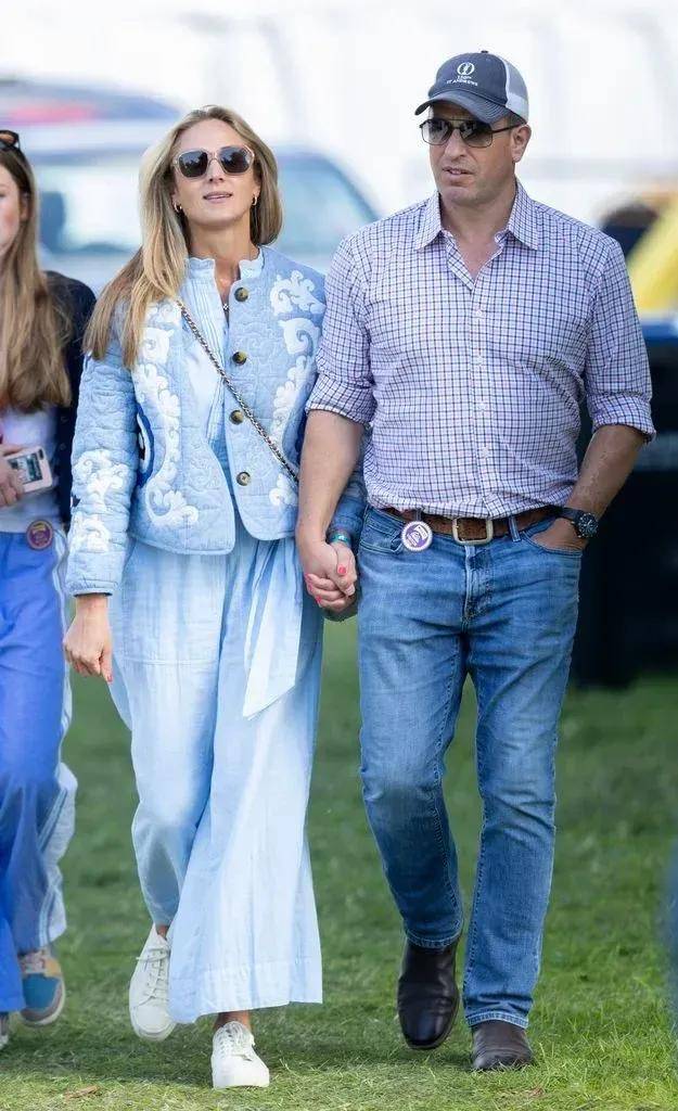 45岁离异带娃女护士嫁英国王室，比短剧更精彩！