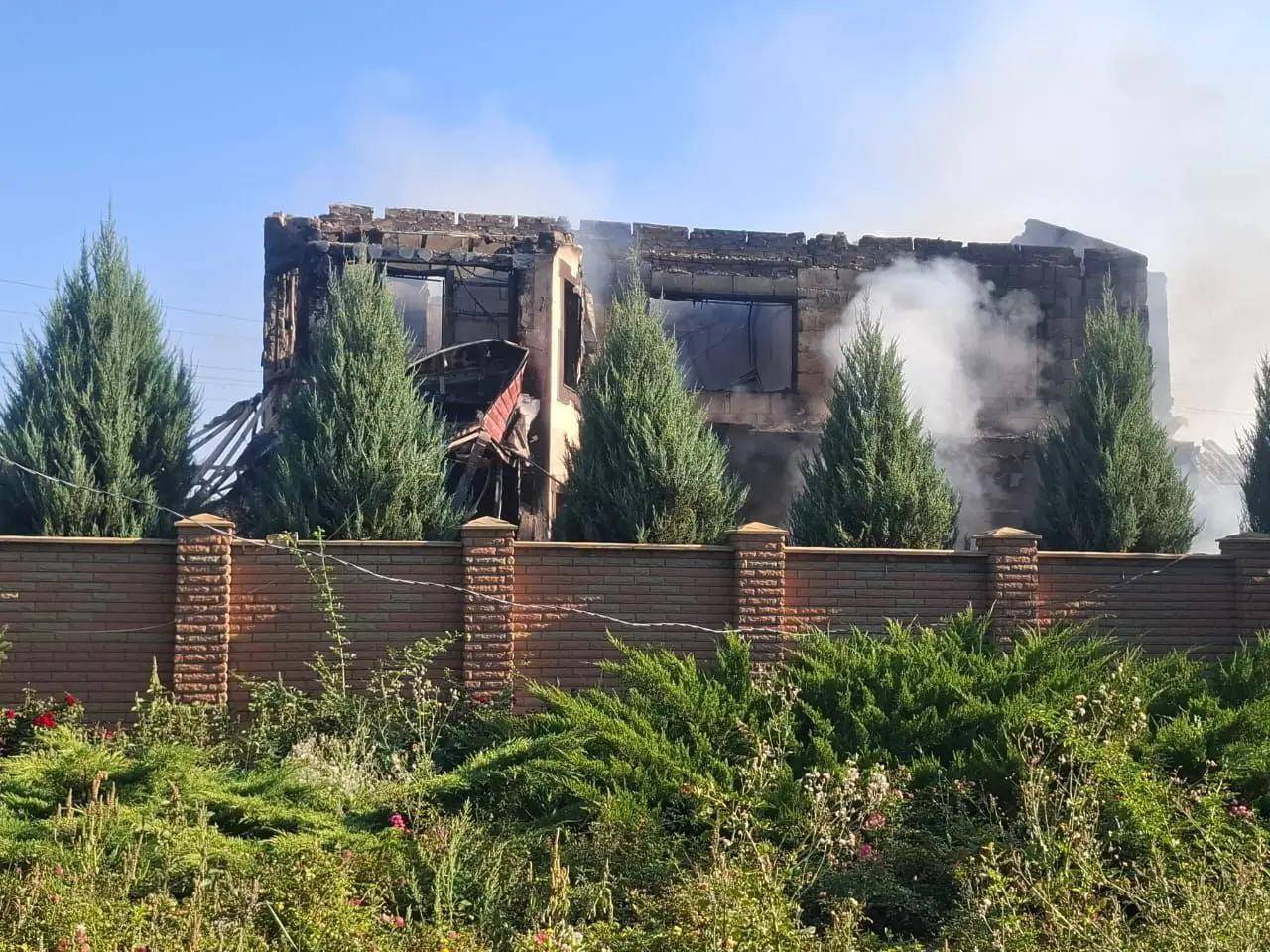 报仇不隔夜，乌庆祝炸核电站得手，不到12小时，俄连炸乌境内10地