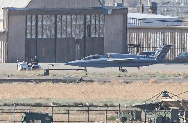 一个座舱的差距：中国无人机已可独立空战，美国把无人机改战斗机