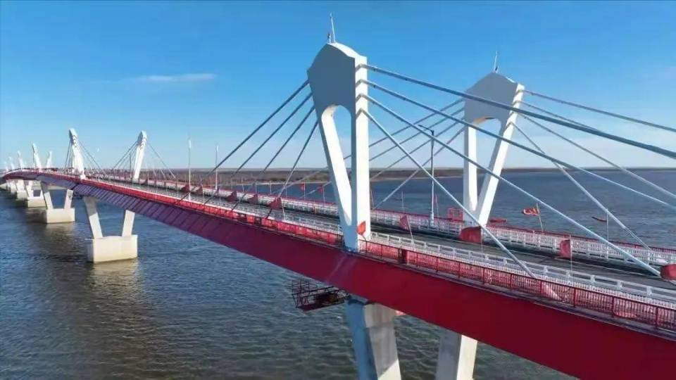 普京离开北京后，抵达海参崴与中方谈能源合作