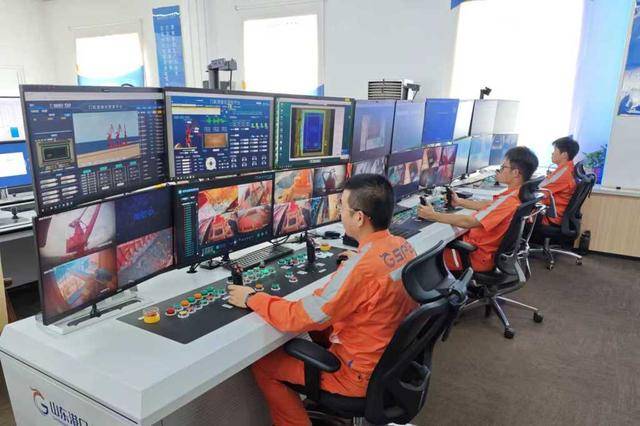 3名司机接卸12.2万吨铁矿石！青岛港干散货码头首次实现门机“一控二”全船自动化作业