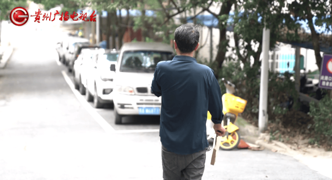 心酸！12岁男孩“独居”贵阳一安置房内，父亲回应：迫于无奈，因为……