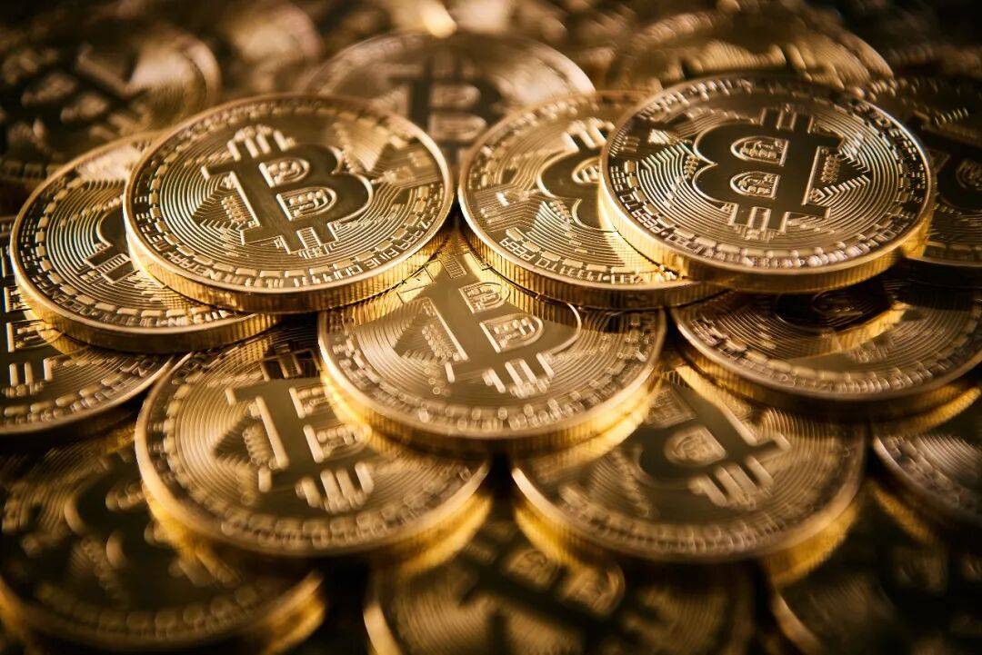 突发闪崩！币圈超级乌龙指，交易所误发62万枚比特币，价值超400亿美元！最新回应：已追回99.7%