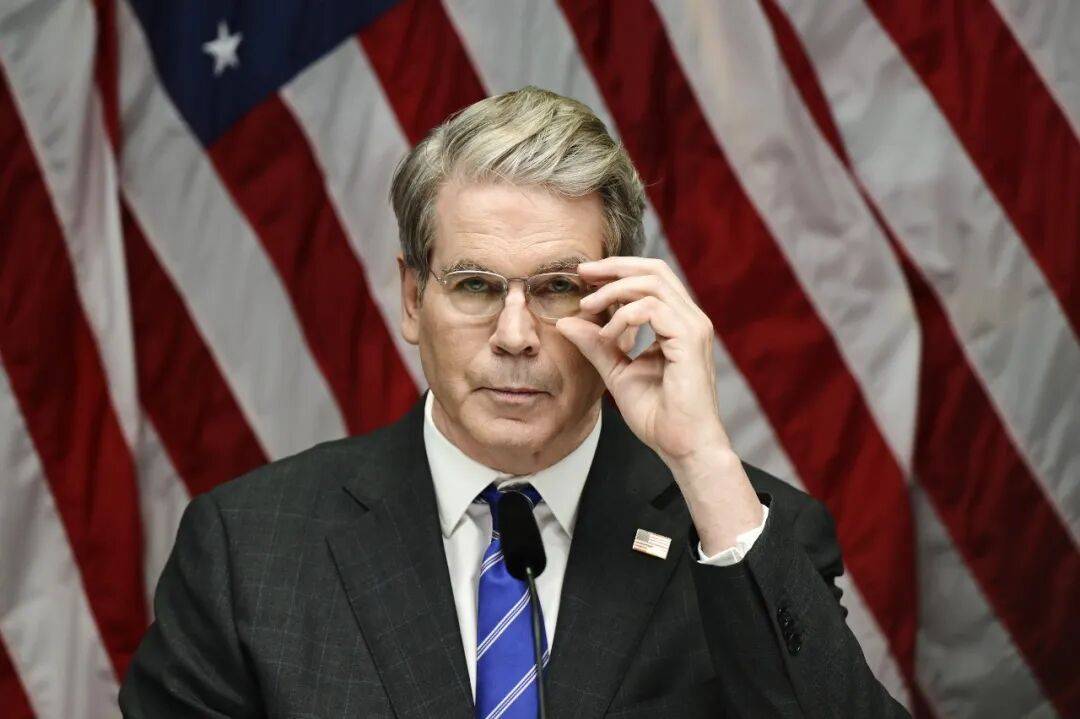 突发闪崩！币圈超级乌龙指，交易所误发62万枚比特币，价值超400亿美元！最新回应：已追回99.7%