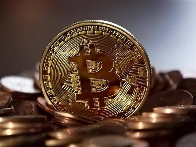 离谱！韩国交易所误发400亿比特币，币圈一度崩盘，监管连夜出手