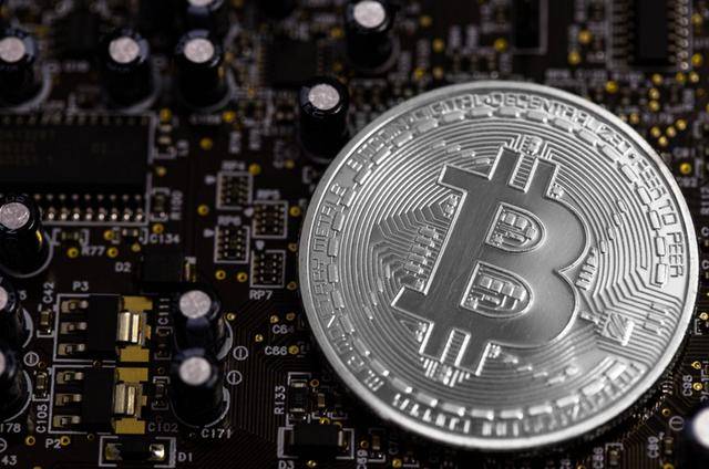 离谱!韩国交易所误发400亿比特币,币圈一度崩盘,监管连夜出手
